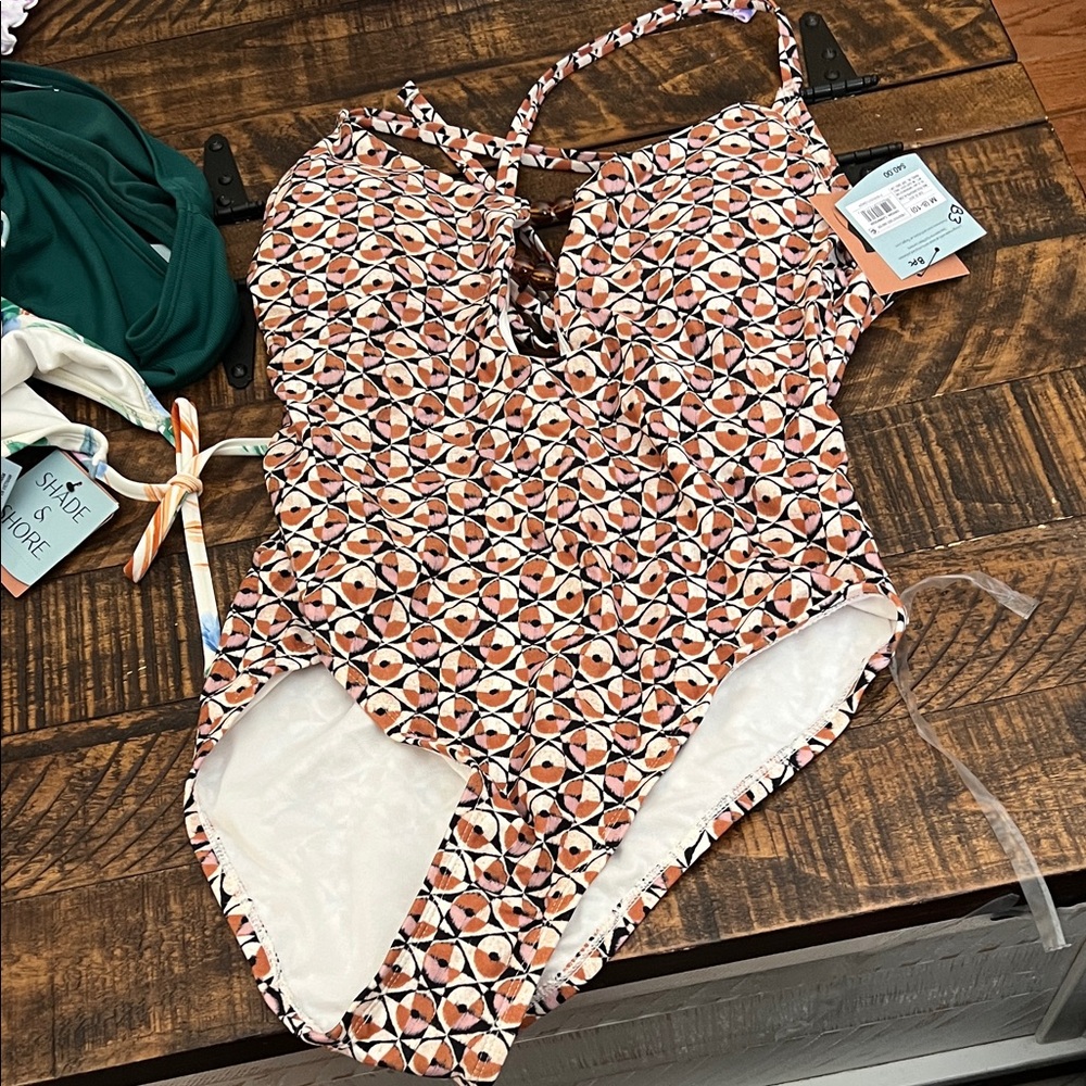 Geometric Patterned Swimsuit - Picture 3 of 11